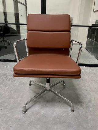 Eames EA208 softpad bureaustoel in cognac leer, Replica, Cognac / Chro